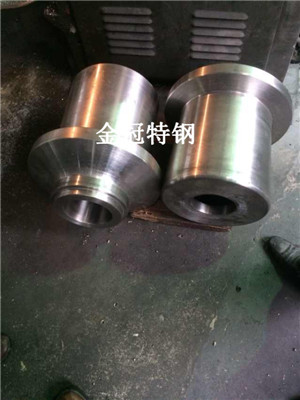軋機(jī)懸臂輥合金鋼鑄件